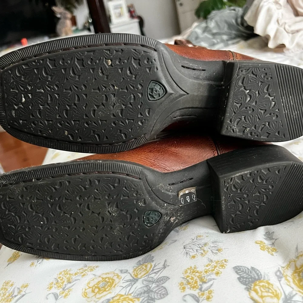 Ariat Brown and Tan Western Boots - Picture 4 of 5